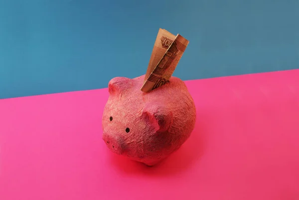 Piggy Bank Dalam Bentuk Babi Merah Muda Uang Rusia — Stok Foto