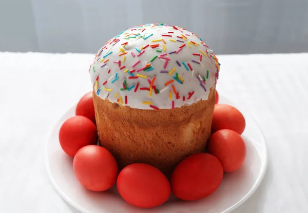 Ciasto Wielkanocne Kolorowe Jaja Święto Prawosławne Wielkanoc — Zdjęcie stockowe