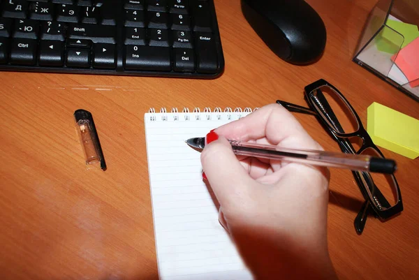 Рабочий Стол Клавиатура Мышью Ноутбук Ручкой — стоковое фото
