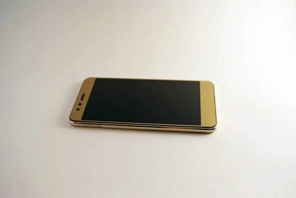 Golden Smartphone Telepon Pada Latar Belakang Putih Teknologi Modern — Stok Foto