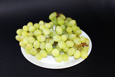 Olgun sulu yeşil üzümler, meyveler