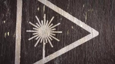 Ahşap dokuda lazer uyarı sembolü. Lazer / Optik İlgili Projeleriniz için ideal. Yüksek Kaliteli Kusursuz Animasyon. 4k, 60fps.