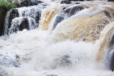 Soyut şelale fotoğraf su hareketi durdurmak için yüksek hızda çekim tarafından vurdu.