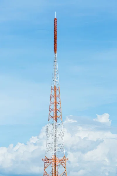 Antenna repeater on blue sky — Stock Photo, Image
