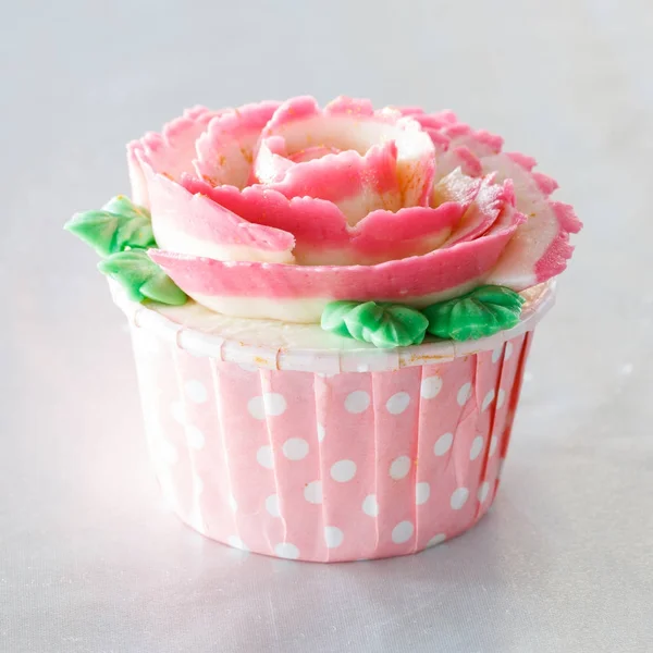 Bonito Cupcake Decorado Com Flor — Fotografia de Stock