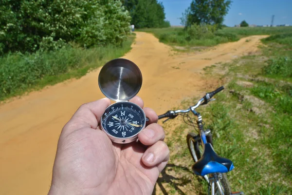 Com bússola e bicicleta garfo dianteiro . — Fotografia de Stock