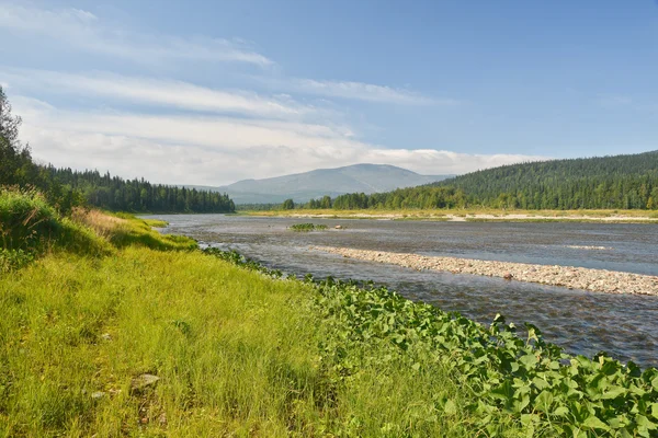Řeka v národním parku na Urale. — Stock fotografie