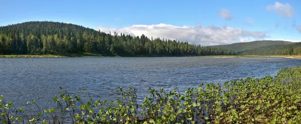 Panorama van de rivier in het Nationaal Park Joegyd Va"". — Stockfoto