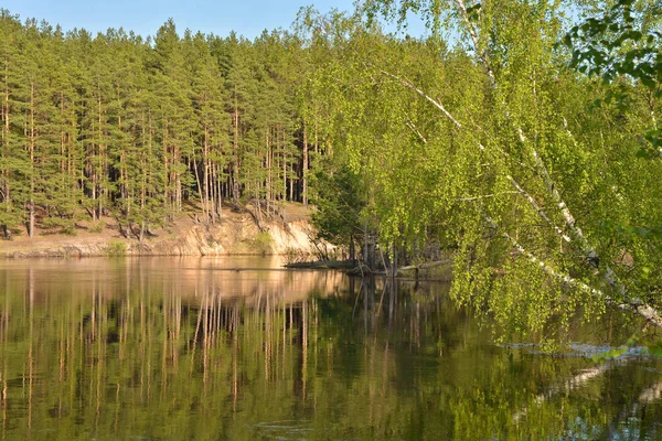 Lente rivier in het Nationaal Park van Centraal-Rusland. — Stockfoto