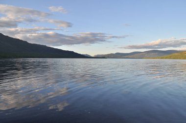 Putorana Yaylası göle sabahı.