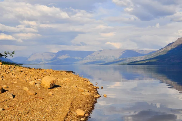 Bank of the lakes on the Putorana plateau. — Stock Photo, Image