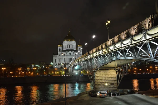 Храм Христа Спасителя в Москве ночью . — стоковое фото