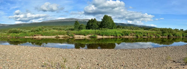Panorama du fleuve Nord protégé . — Photo