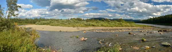 Sommer im Nationalpark "yugyd va", nördliche Ural. — Stockfoto