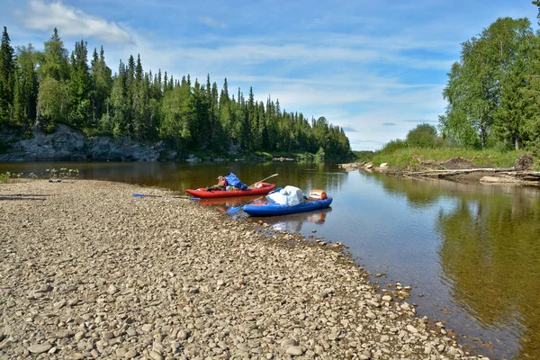 Turist båt i norra Ural. — Stockfoto