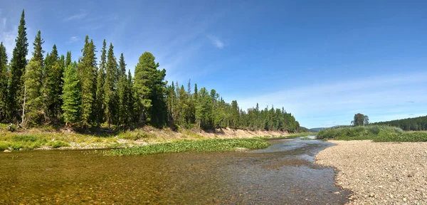 Floden panorama i nationalparken "Yugyd Va". — Stockfoto