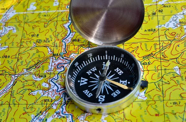 Karta med kompass. — Stockfoto