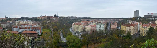 Prager Aussicht vom Hügel Vysehrad. — Stockfoto