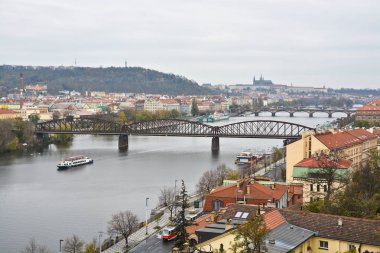 Prag, köprü Vltava üzerinde. 
