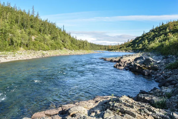 Rzeki rapids na Uralu Polar. — Zdjęcie stockowe