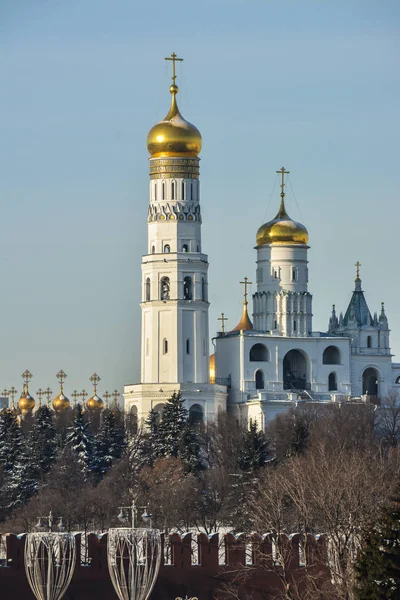 Le clocher Ivan le Grand au Kremlin de Moscou . — Photo