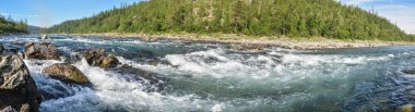 River rapids Polar Urallarda Panoraması. 