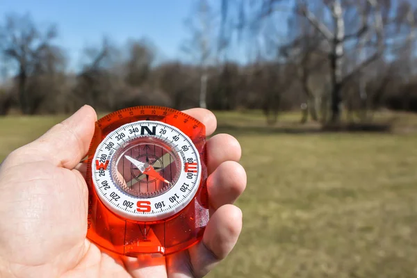 Compass in hand. — Stock Photo, Image