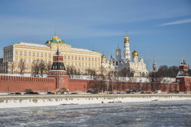 Kışın Moskova'da Kremlin dolgu.