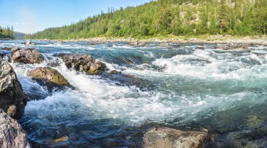 River rapids Polar Urallarda panorama.