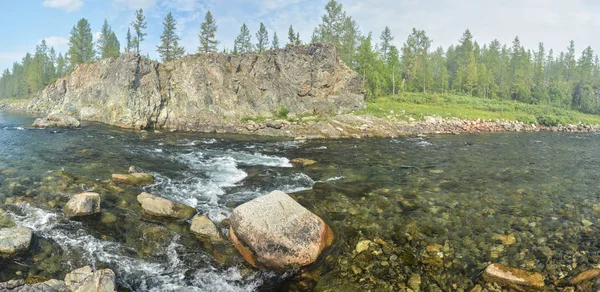 River rapids Polar Urallarda panorama. — Stok fotoğraf