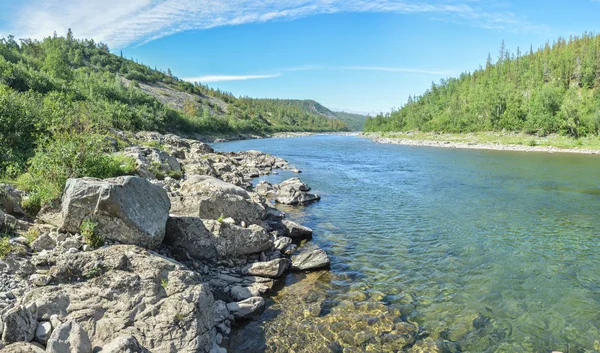 Kharamatolou, Polar Urallar nehirlerdeki Panoraması.