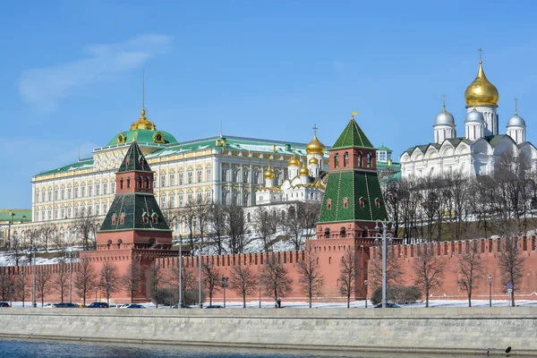 Moskauer Kreml und Damm. — Stockfoto