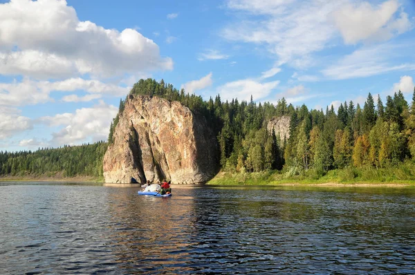 Picturesque rocks on the banks of the river Shchugor. — Stock Photo, Image