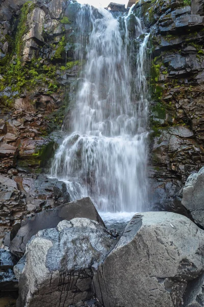 プトラナ高原の滝. — ストック写真