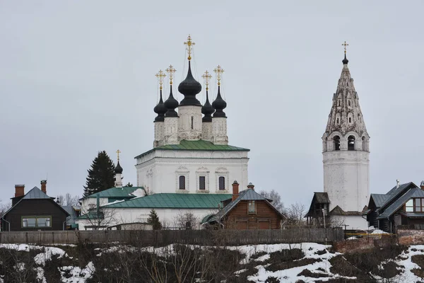 Monasterios y templos de la ciudad rusa de Suzdal . — Foto de Stock