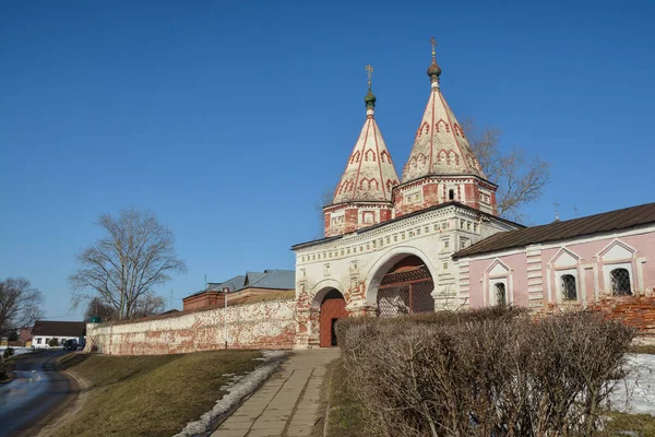 スズダルのロシアの町の修道院や寺院. — ストック写真
