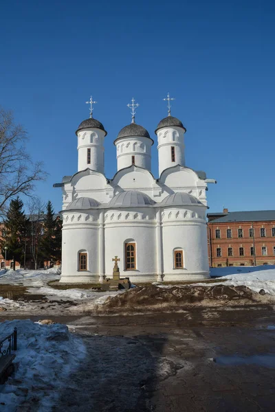 Monasteri e templi della città russa di Suzdal . — Foto Stock