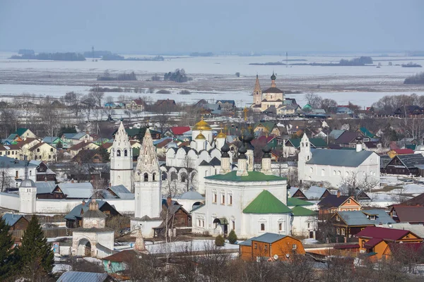 Monasteries and temples of the Russian town of Suzdal. — Stock Photo, Image