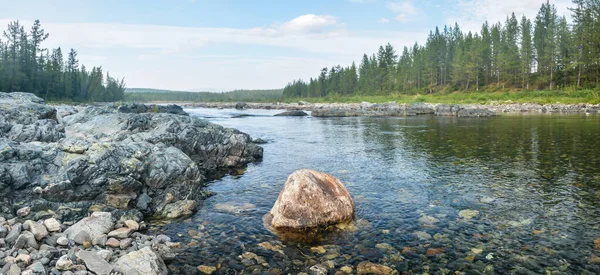 Panoramy górskiej rzece. — Zdjęcie stockowe