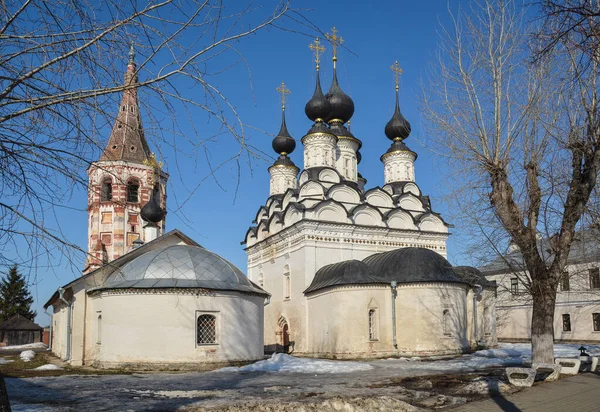 Monasteries and temples of the Russian town of Suzdal. — Stock Photo, Image