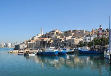 Tel Aviv 'deki liman ve eski Jaffa şehri. 