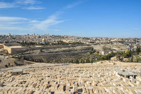 Jerusalem alte stadt mit berg von oliven. — Stockfoto