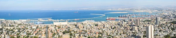 Panorama de Haïfa depuis le Mont Carmel . — Photo