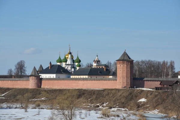 Våren i Suzdal. — Stockfoto