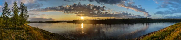 Panorama de verano del río norte . —  Fotos de Stock