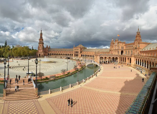 Seville, İspanya Plaza panorama. 