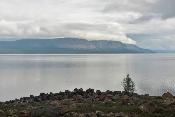 Keta sjön på Putorana platån. — Stockfoto