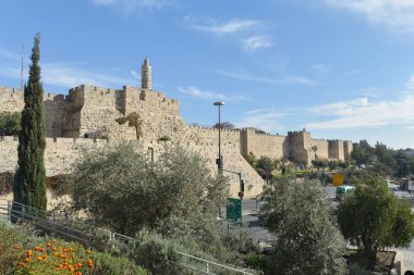 Kasım 'da Kudüs, Eski şehrin duvarları.