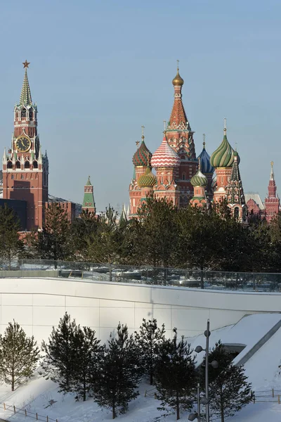 Basilikum-Kathedrale im Winter in Moskau. — Stockfoto