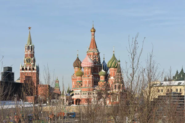 St. Basil's Cathedral in winter Moscow. — Stock Photo, Image